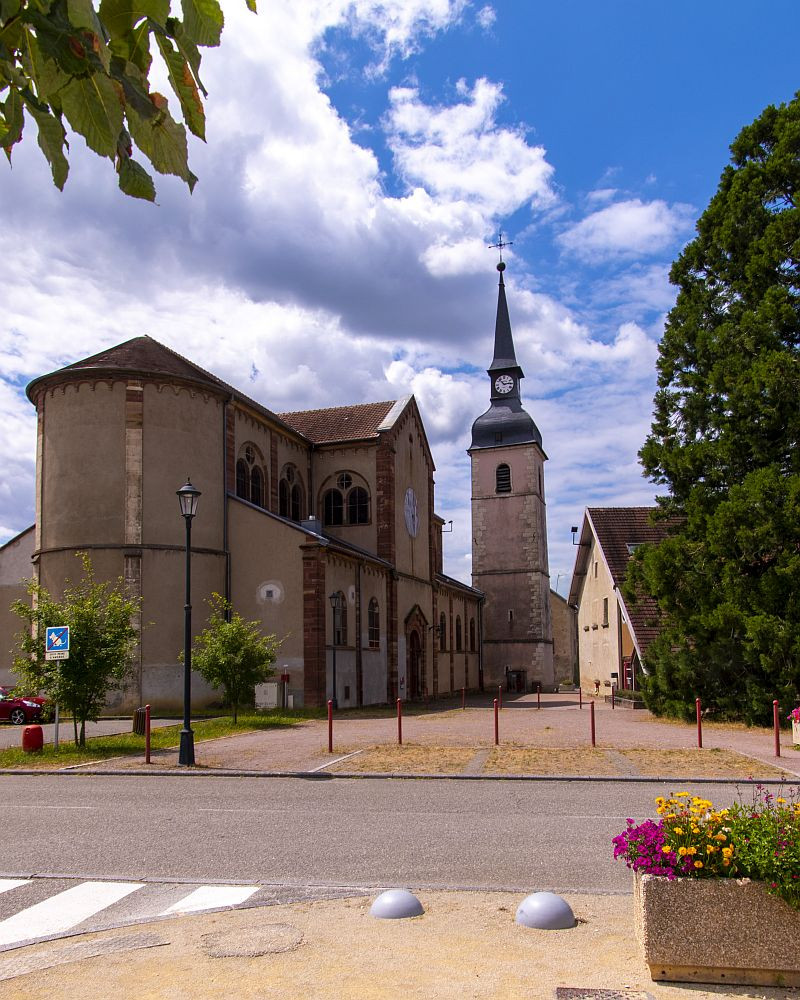 Klicke auf die Grafik für eine vergrößerte Ansicht  Name: 06 Die Kirche von Grandvillars.jpg Ansichten: 0 Größe: 277,7 KB ID: 3352237