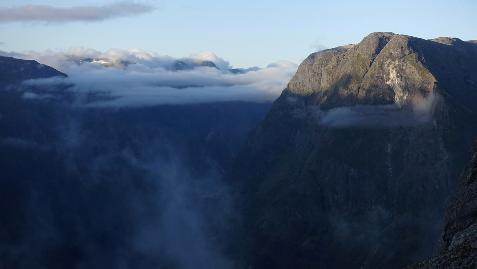 Klicke auf die Grafik für eine vergrößerte Ansicht

Name: 2025 Norge 0569.jpg
Ansichten: 386
Größe: 308,0 KB
ID: 3352758