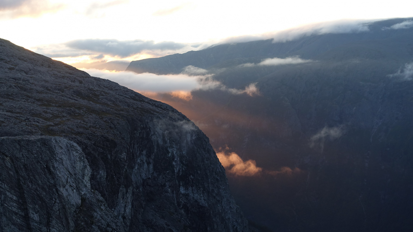 Klicke auf die Grafik für eine vergrößerte Ansicht

Name: 2025 Norge 0565.jpg
Ansichten: 391
Größe: 375,9 KB
ID: 3352761