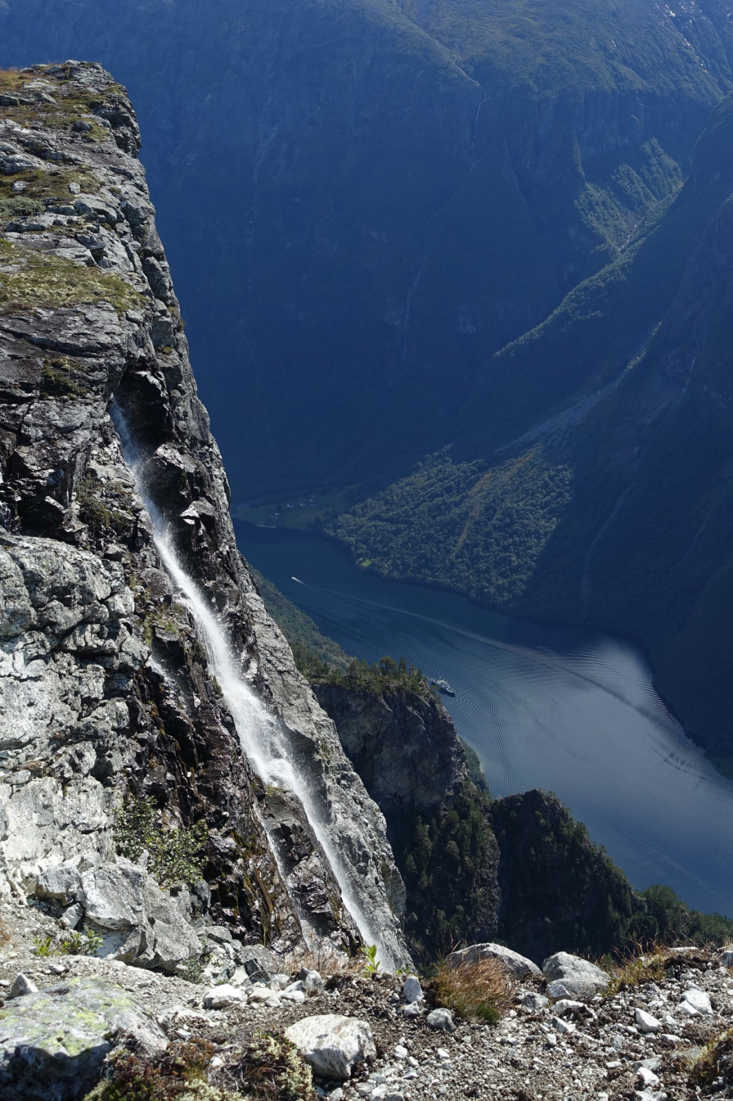 Klicke auf die Grafik für eine vergrößerte Ansicht

Name: 2025 Norge 0578.jpg
Ansichten: 393
Größe: 806,5 KB
ID: 3352768