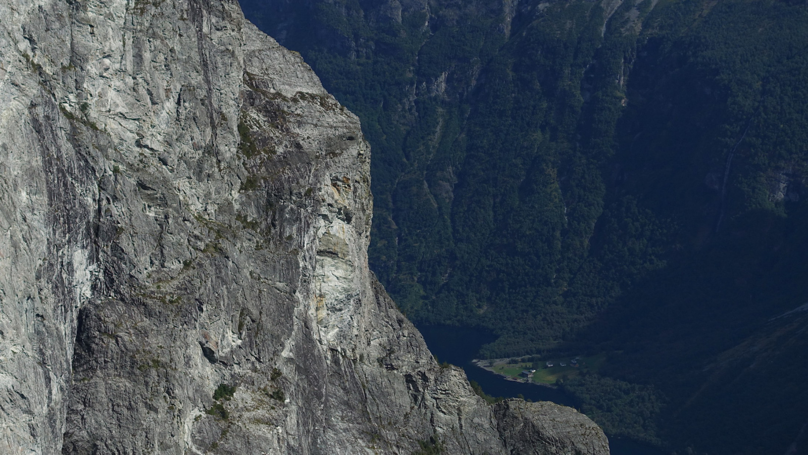 Klicke auf die Grafik für eine vergrößerte Ansicht

Name: 2025 Norge 0591.jpg
Ansichten: 386
Größe: 701,8 KB
ID: 3352781