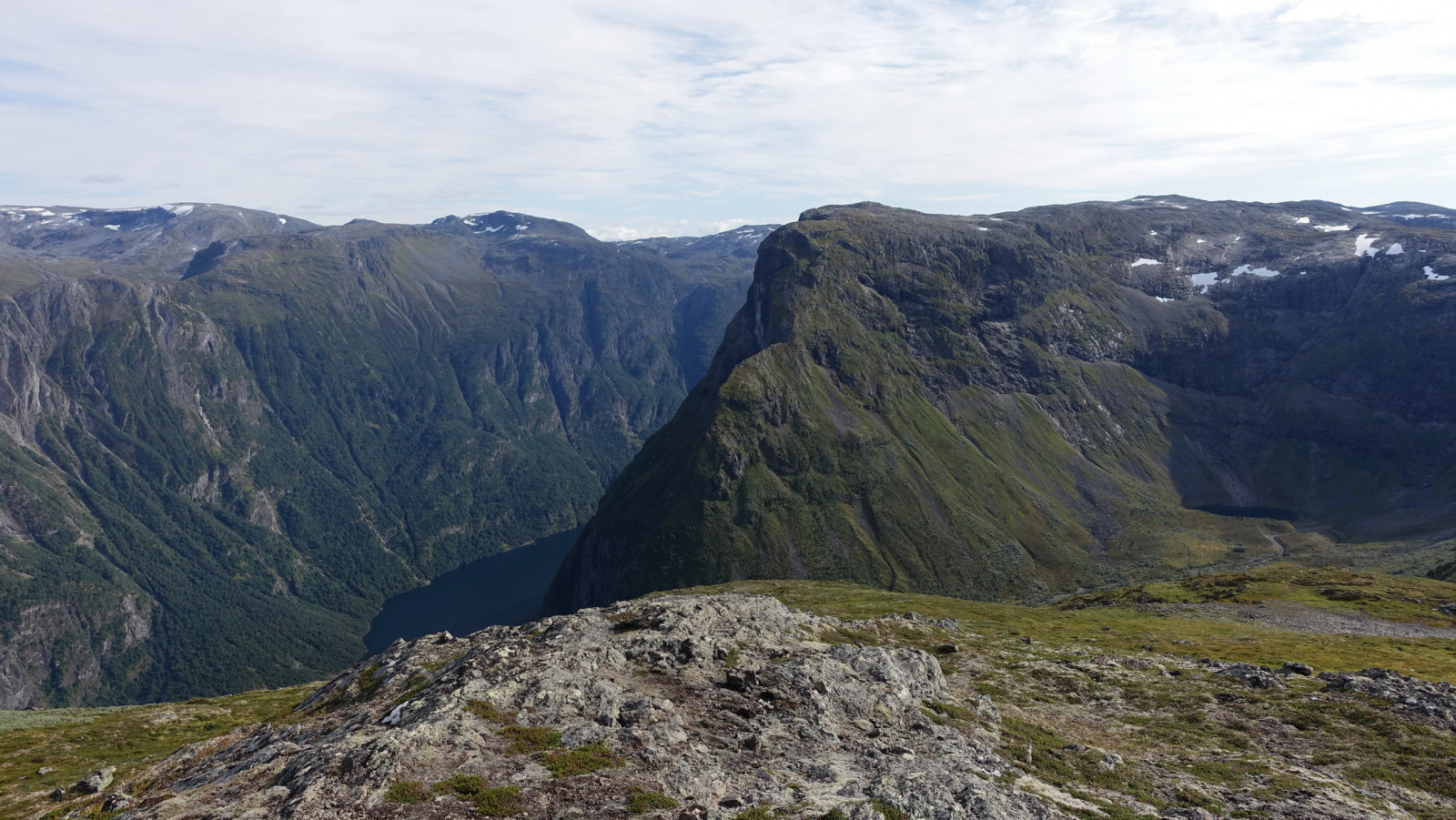 Klicke auf die Grafik für eine vergrößerte Ansicht

Name: 2025 Norge 0601.jpg
Ansichten: 378
Größe: 695,4 KB
ID: 3352797