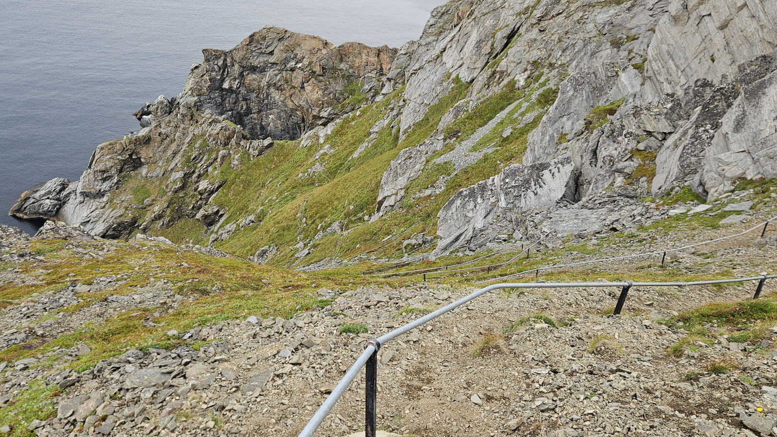 Klicke auf die Grafik für eine vergrößerte Ansicht

Name: 20250902_133032 Geländer abwärts.jpg
Ansichten: 110
Größe: 1,18 MB
ID: 3353274