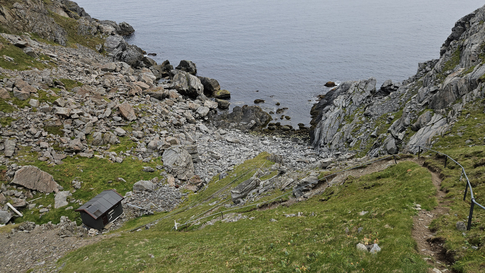 Klicke auf die Grafik für eine vergrößerte Ansicht

Name: 20250902_134758 Tarhalshytta von oben.jpg
Ansichten: 106
Größe: 1,04 MB
ID: 3353275