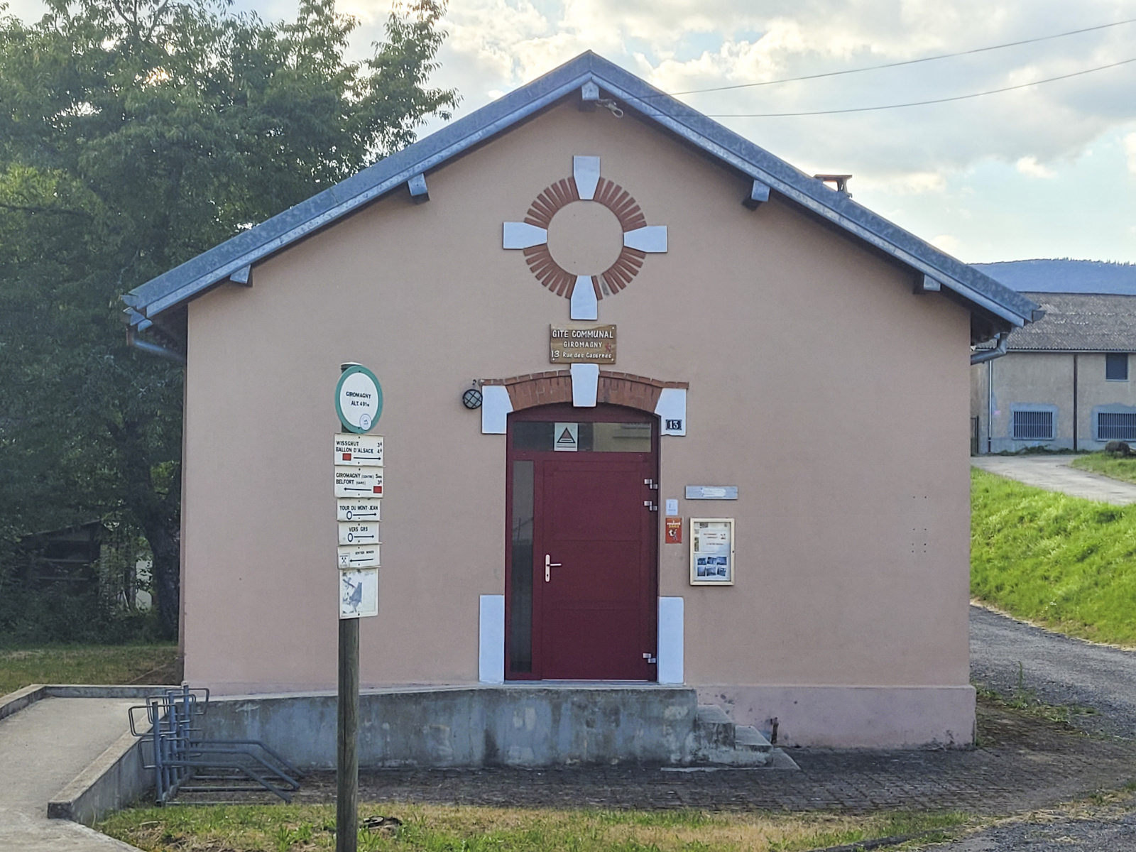 Klicke auf die Grafik für eine vergrößerte Ansicht  Name: 24 Ankunft an der Gite Communal de Giromagny.jpg Ansichten: 0 Größe: 688,0 KB ID: 3354373