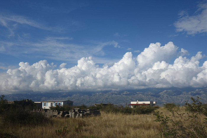 Klicke auf die Grafik für eine vergrößerte Ansicht  Name: Blick von der Insel Pag in Richtung Velebit-Gebirge.jpg Ansichten: 0 Größe: 524,8 KB ID: 3354722