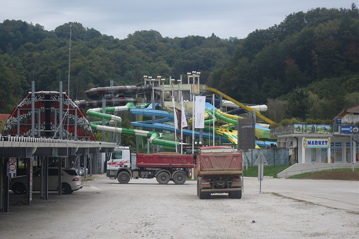 Klicke auf die Grafik für eine vergrößerte Ansicht  Name: Wasserpark im Industriegebiet Slowenien.jpg Ansichten: 0 Größe: 703,5 KB ID: 3354742
