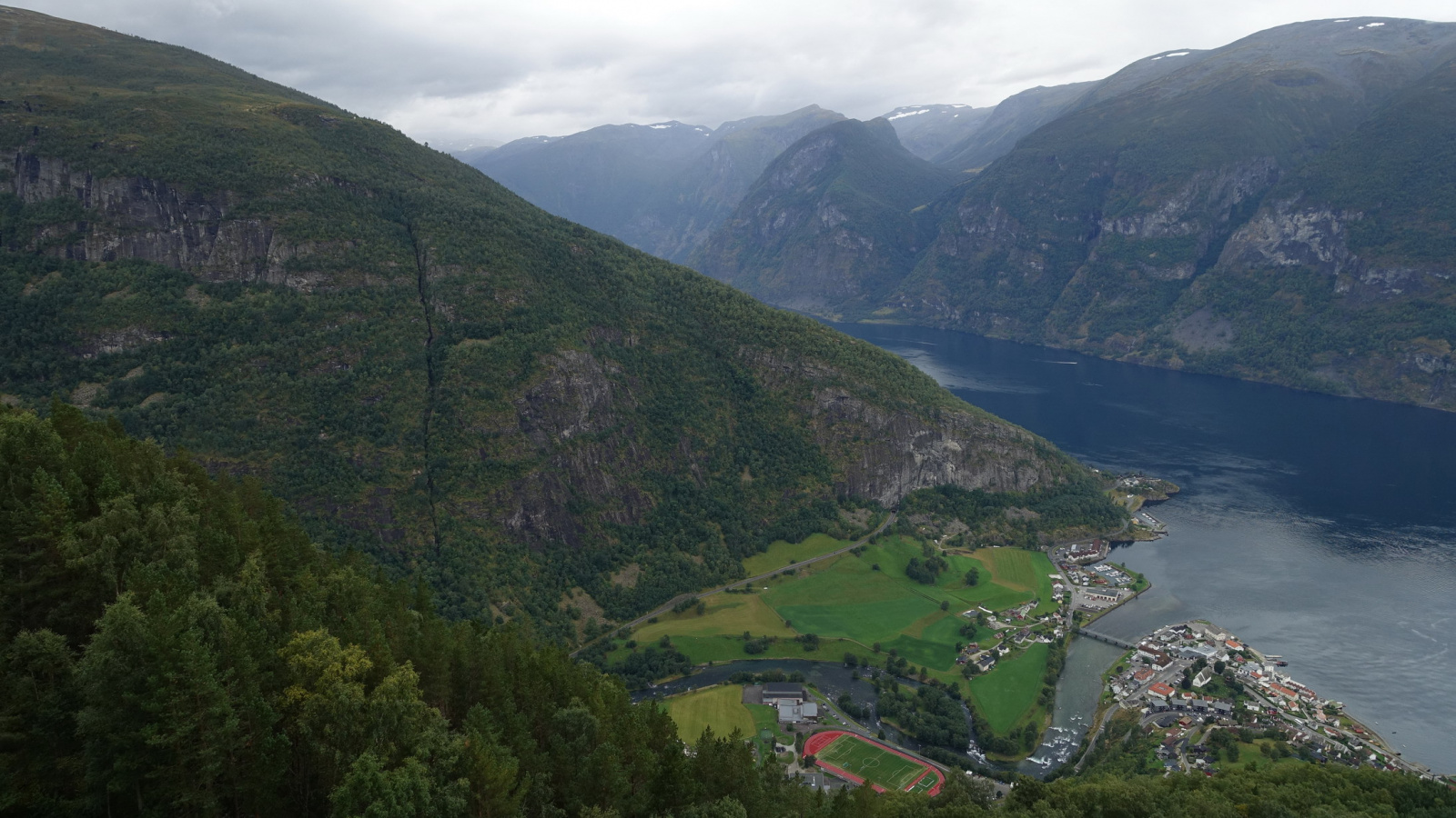 Klicke auf die Grafik für eine vergrößerte Ansicht

Name: 2025 Norge 0674.jpg
Ansichten: 107
Größe: 581,3 KB
ID: 3355397