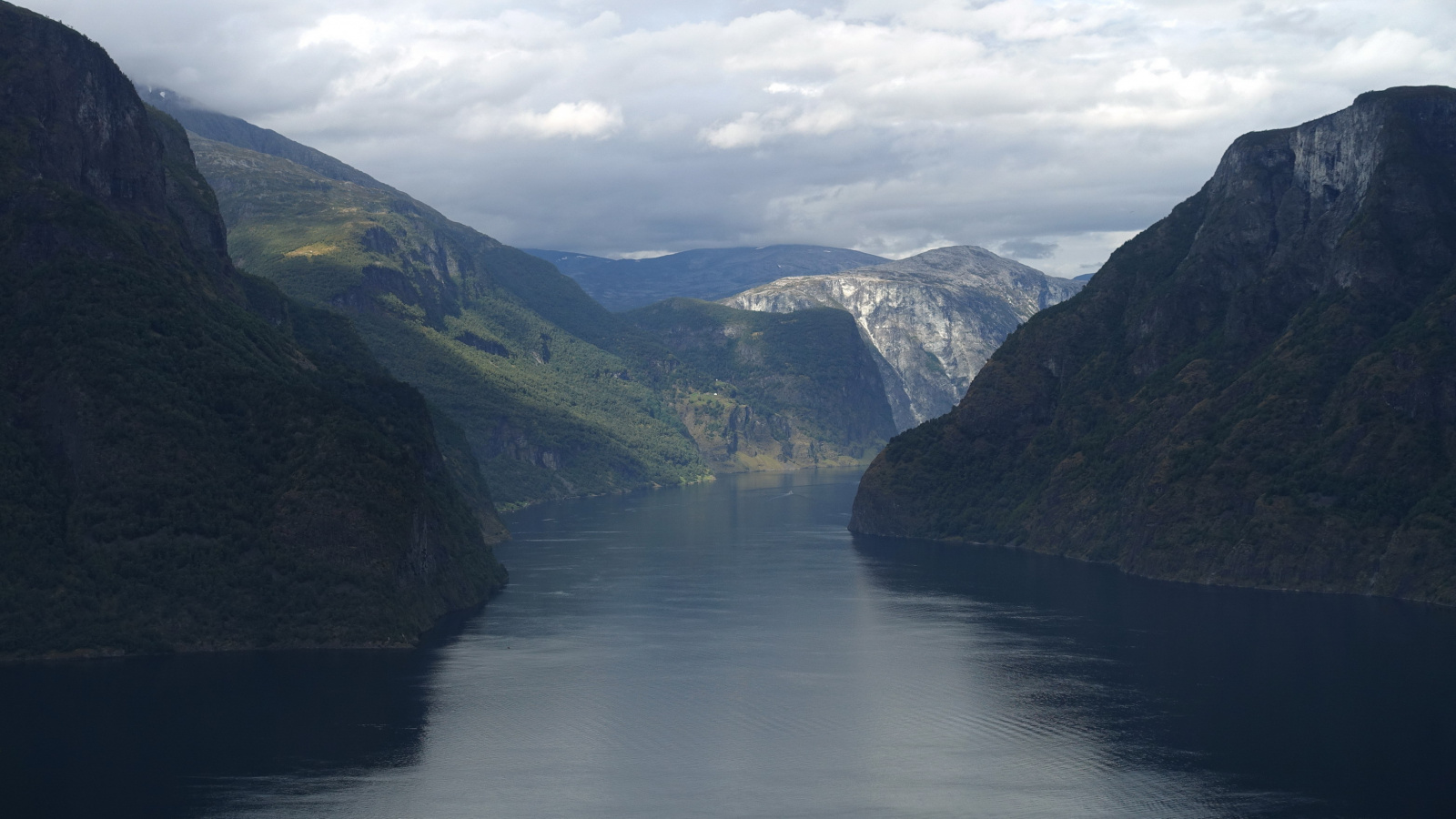 Klicke auf die Grafik für eine vergrößerte Ansicht

Name: 2025 Norge 0676.jpg
Ansichten: 108
Größe: 392,3 KB
ID: 3355398