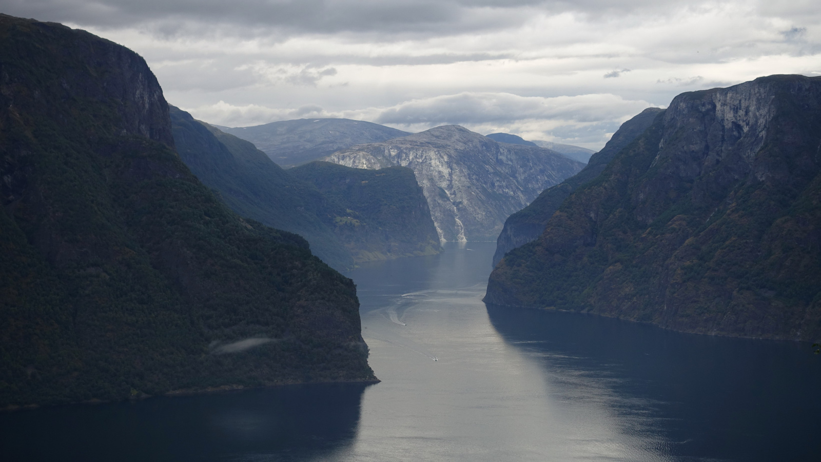 Klicke auf die Grafik für eine vergrößerte Ansicht

Name: 2025 Norge 0675.jpg
Ansichten: 109
Größe: 367,3 KB
ID: 3355399