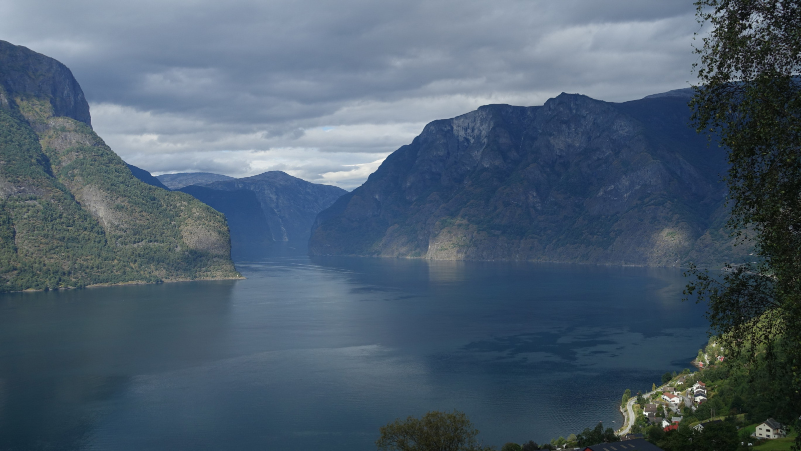 Klicke auf die Grafik für eine vergrößerte Ansicht

Name: 2025 Norge 0678.jpg
Ansichten: 107
Größe: 467,0 KB
ID: 3355400