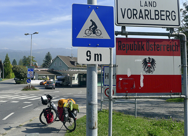 Klicke auf die Grafik für eine vergrößerte Ansicht

Name: WAI_04_Vorarlberg.jpg
Ansichten: 177
Größe: 189,4 KB
ID: 3355587