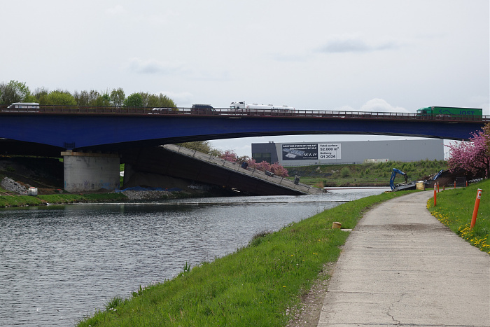 Klicke auf die Grafik für eine vergrößerte Ansicht  Name: das wars mit der Brücke.jpg Ansichten: 13 Größe: 649,6 KB ID: 3355758