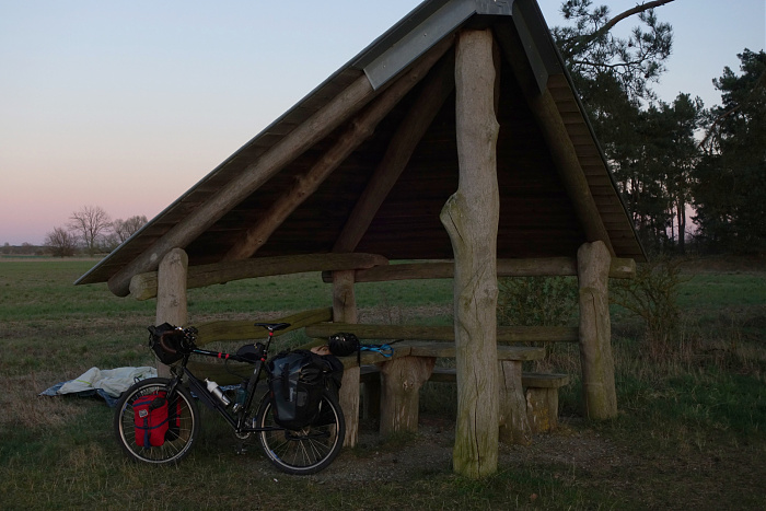 Klicke auf die Grafik für eine vergrößerte Ansicht  Name: Rastplatz wird zum Schlafplatz.jpg Ansichten: 0 Größe: 555,0 KB ID: 3355722