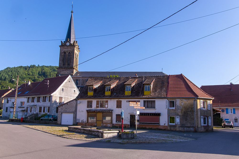 Klicke auf die Grafik für eine vergrößerte Ansicht  Name: 03 Aktives Dorfleben in Leüuix.jpg Ansichten: 8 Größe: 188,4 KB ID: 3356113