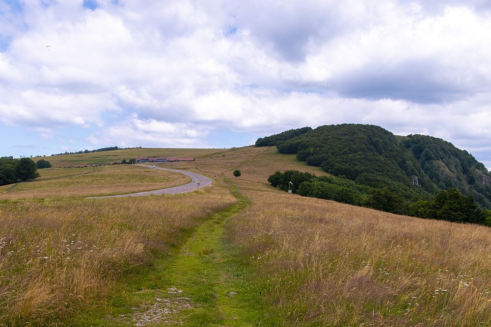 Klicke auf die Grafik für eine vergrößerte Ansicht  Name: 17 Der Ballon d'Alsace kommt näher.jpg Ansichten: 11 Größe: 212,4 KB ID: 3356131