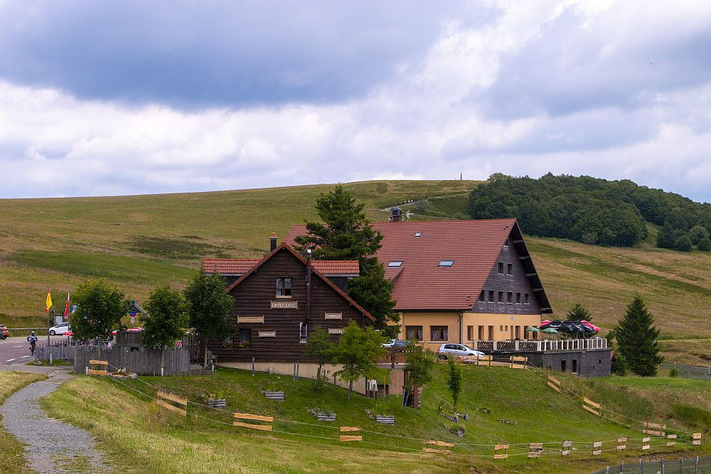 Klicke auf die Grafik für eine vergrößerte Ansicht  Name: 21 Mittagspause am Hotel du Sommet.jpg Ansichten: 8 Größe: 207,2 KB ID: 3356246