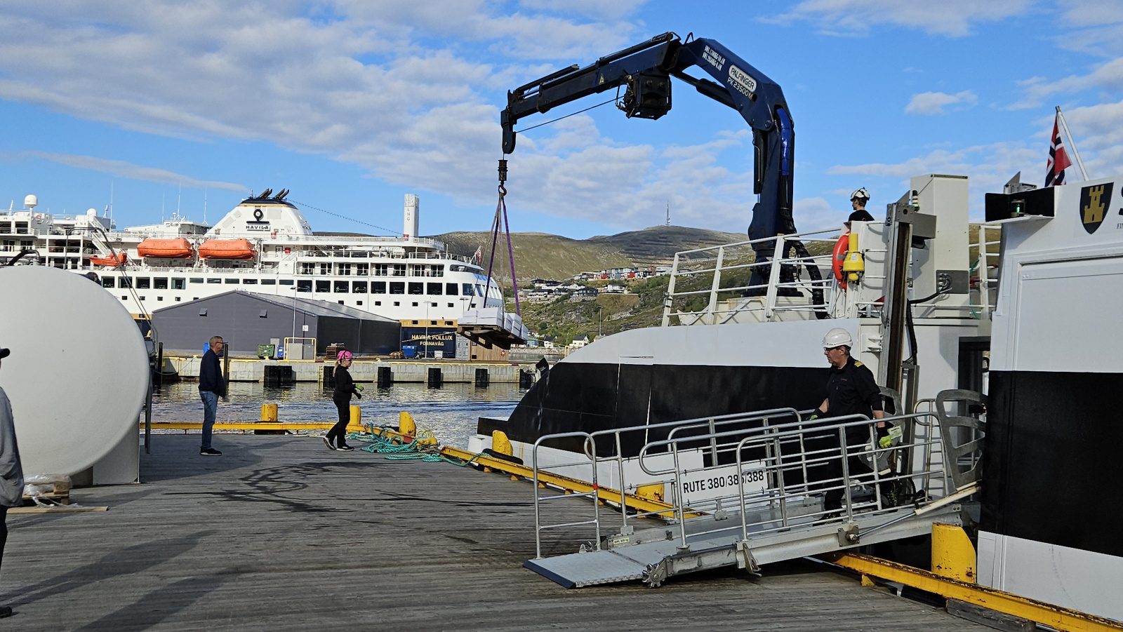 Klicke auf die Grafik für eine vergrößerte Ansicht

Name: 20250905_120020 Fischkisten ausladen.jpg
Ansichten: 61
Größe: 638,4 KB
ID: 3357408