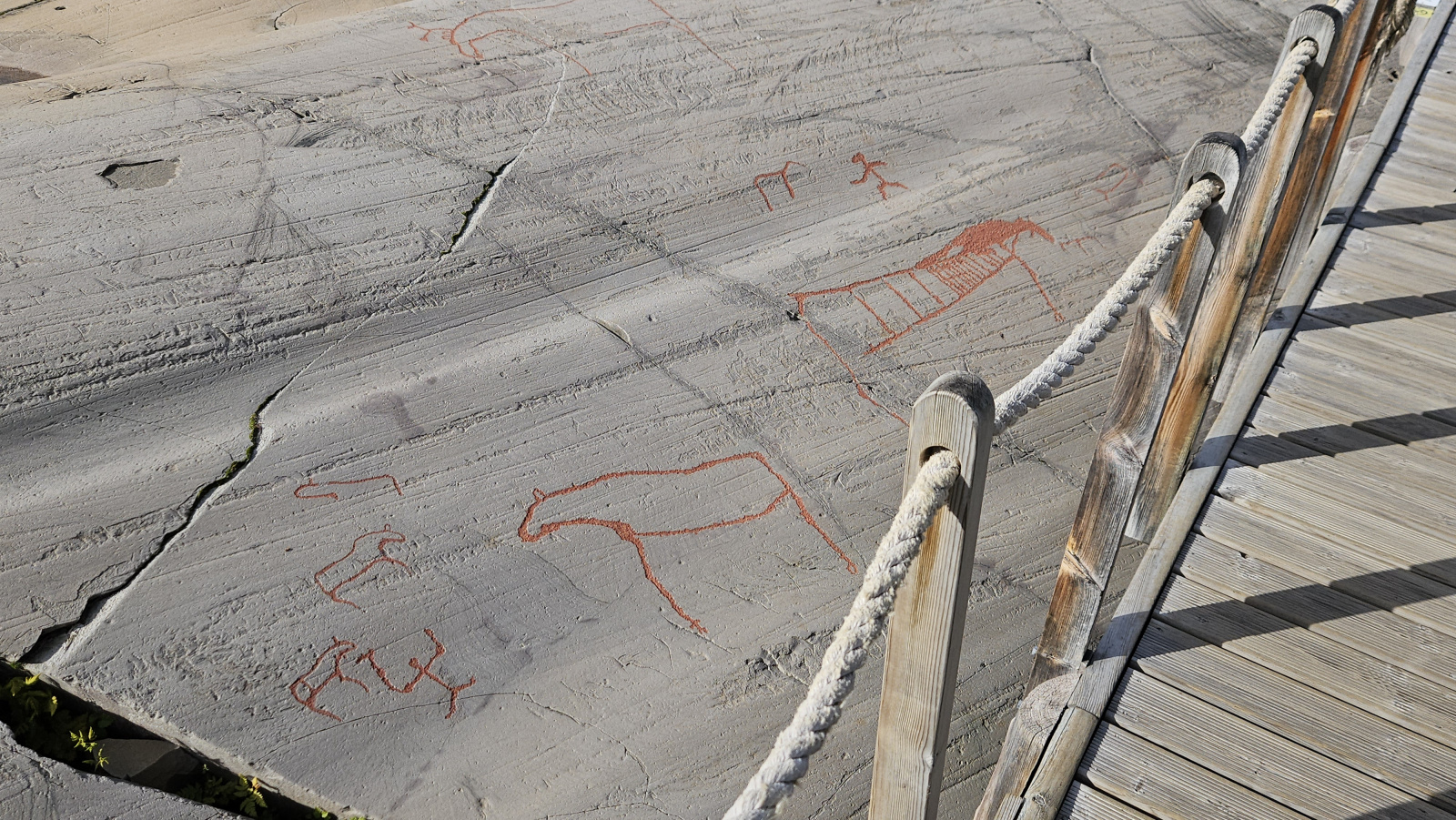 Klicke auf die Grafik für eine vergrößerte Ansicht

Name: 20250906_132640 Steinritzung hinter Geländer.jpg
Ansichten: 59
Größe: 945,2 KB
ID: 3357419