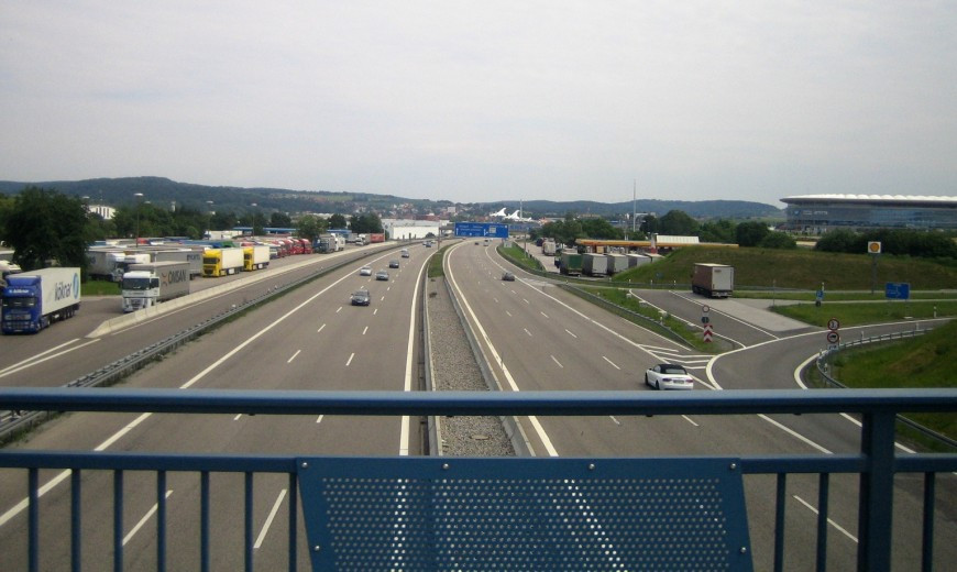 Klicke auf die Grafik für eine vergrößerte Ansicht

Name: Autobahn.jpg
Ansichten: 93
Größe: 115,3 KB
ID: 3357581