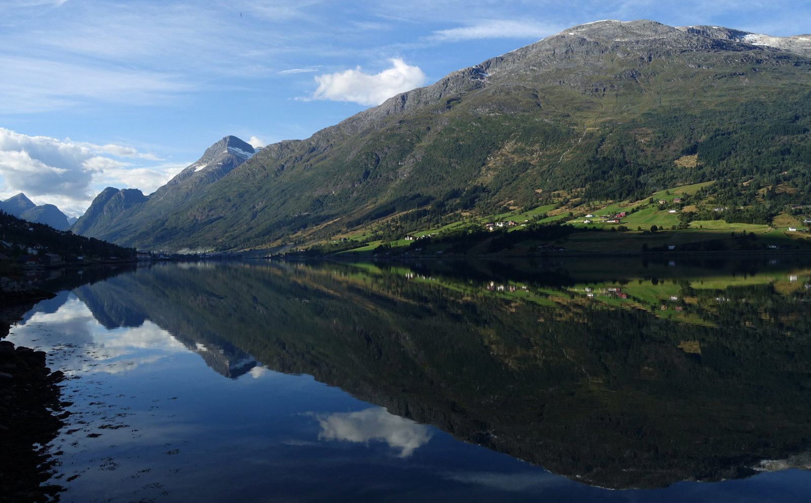 Klicke auf die Grafik für eine vergrößerte Ansicht

Name: 2025 Norge 0710.jpg
Ansichten: 8
Größe: 580,2 KB
ID: 3358139