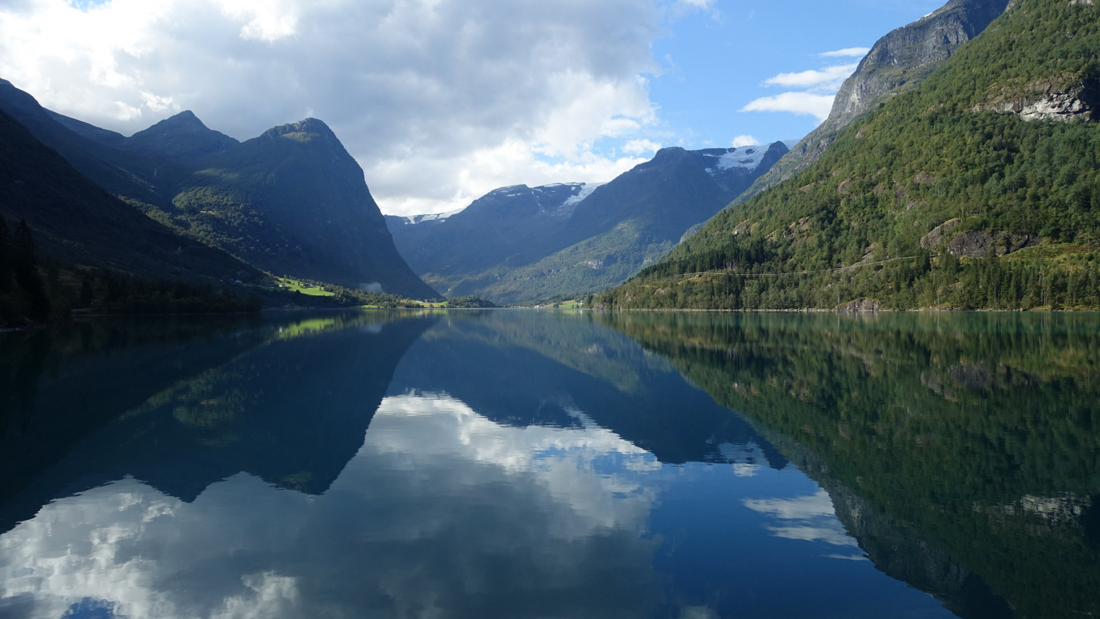 Klicke auf die Grafik für eine vergrößerte Ansicht

Name: 2025 Norge 0716.jpg
Ansichten: 8
Größe: 463,3 KB
ID: 3358142