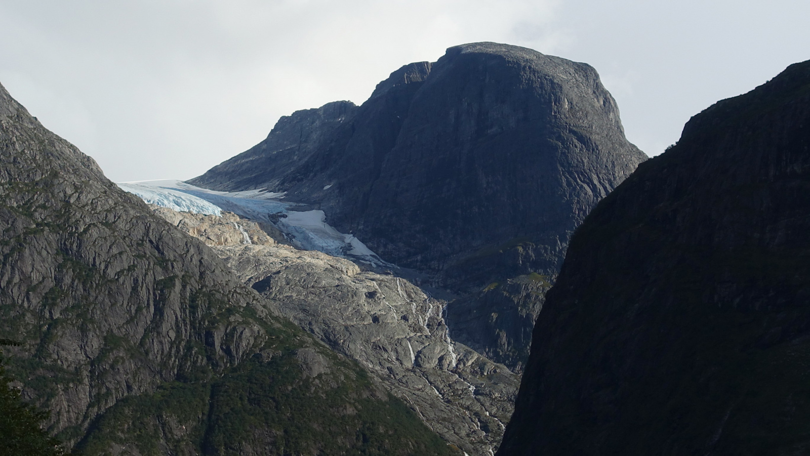 Klicke auf die Grafik für eine vergrößerte Ansicht

Name: 2025 Norge 0746.jpg
Ansichten: 5
Größe: 473,6 KB
ID: 3358177