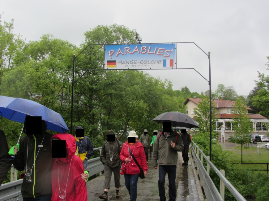 Klicke auf die Grafik für eine vergrößerte Ansicht

Name: IMG_1059_neutral.jpg
Ansichten: 80
Größe: 175,7 KB
ID: 3359436