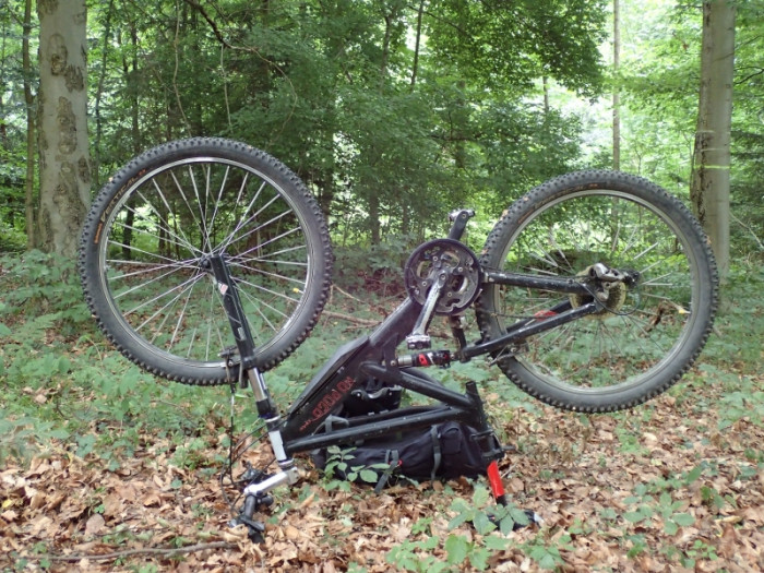 Klicke auf die Grafik für eine vergrößerte Ansicht  Name: head_over_wheels.jpg Ansichten: 0 Größe: 199,8 KB ID: 3361328