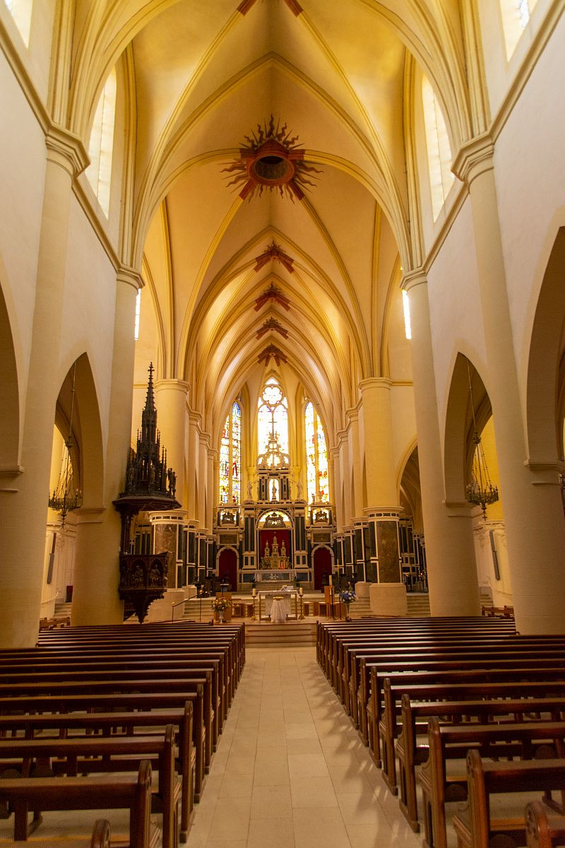 Klicke auf die Grafik für eine vergrößerte Ansicht  Name: 13 Die Stiftskirche Saint-Pierre in Remiremont.jpg Ansichten: 0 Größe: 279,3 KB ID: 3361980