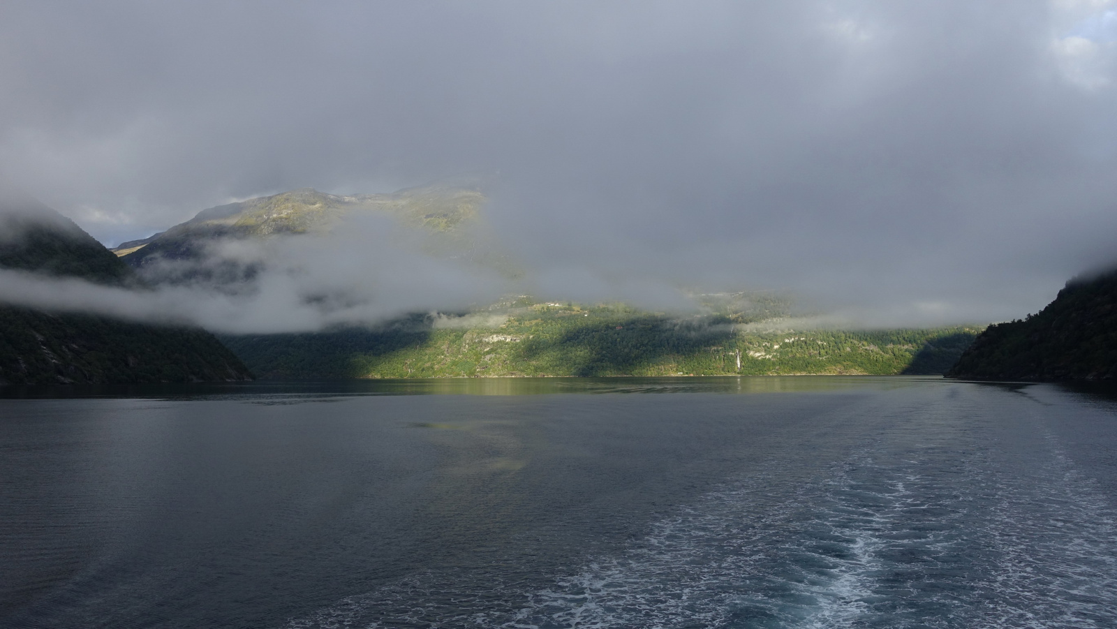 Klicke auf die Grafik für eine vergrößerte Ansicht  Name: 2025 Norge 0800.jpg Ansichten: 0 Größe: 379,8 KB ID: 3362540