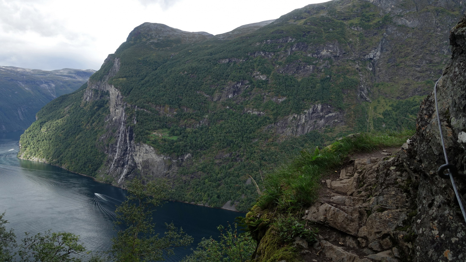 Klicke auf die Grafik für eine vergrößerte Ansicht

Name: 2025 Norge 0842.jpg
Ansichten: 114
Größe: 725,5 KB
ID: 3362585