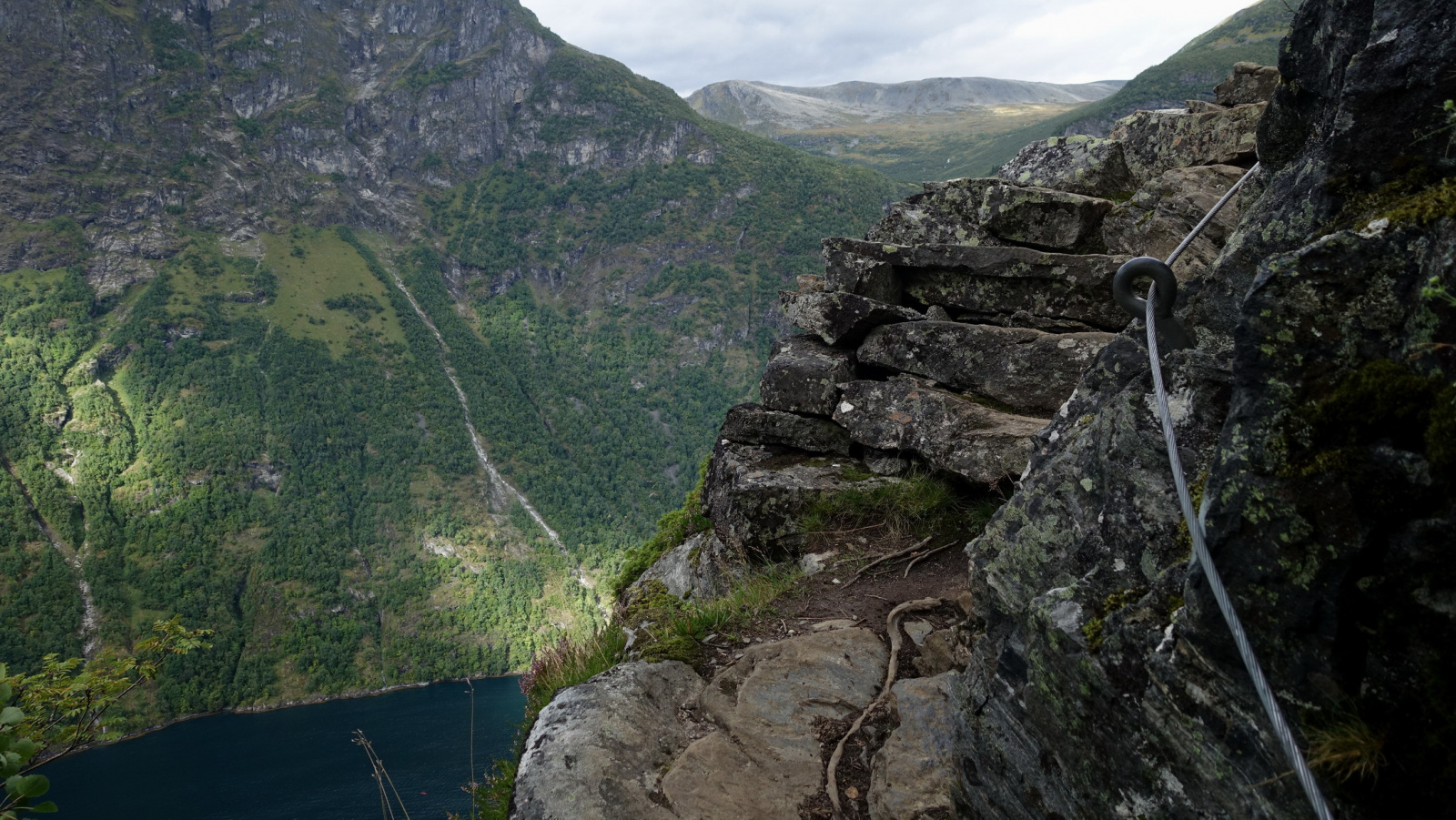 Klicke auf die Grafik für eine vergrößerte Ansicht

Name: 2025 Norge 0846.jpg
Ansichten: 116
Größe: 769,1 KB
ID: 3362588