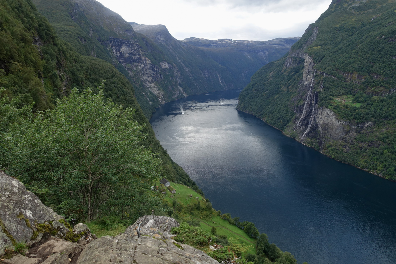 Klicke auf die Grafik für eine vergrößerte Ansicht

Name: 2025 Norge 0848.jpg
Ansichten: 118
Größe: 846,7 KB
ID: 3362595