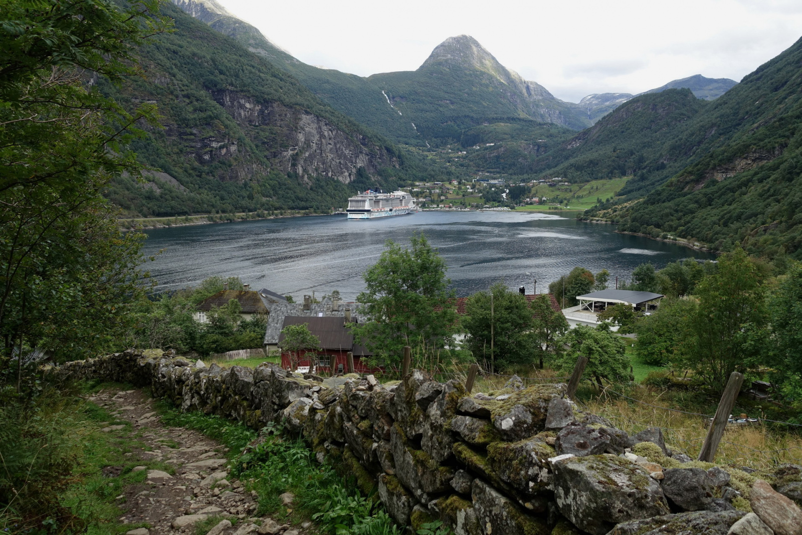 Klicke auf die Grafik für eine vergrößerte Ansicht

Name: 2025 Norge 0853.jpg
Ansichten: 117
Größe: 945,1 KB
ID: 3362597