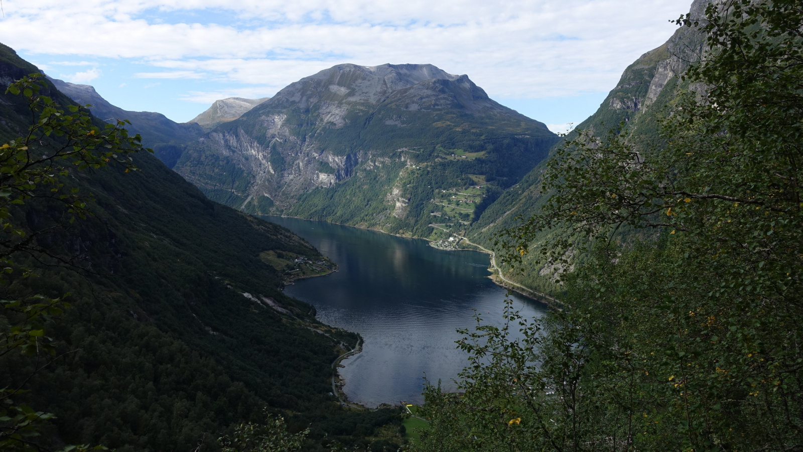 Klicke auf die Grafik für eine vergrößerte Ansicht

Name: 2025 Norge 0857.jpg
Ansichten: 115
Größe: 665,8 KB
ID: 3362601