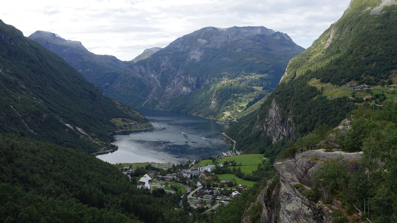 Klicke auf die Grafik für eine vergrößerte Ansicht

Name: 2025 Norge 0865.jpg
Ansichten: 113
Größe: 643,9 KB
ID: 3362608