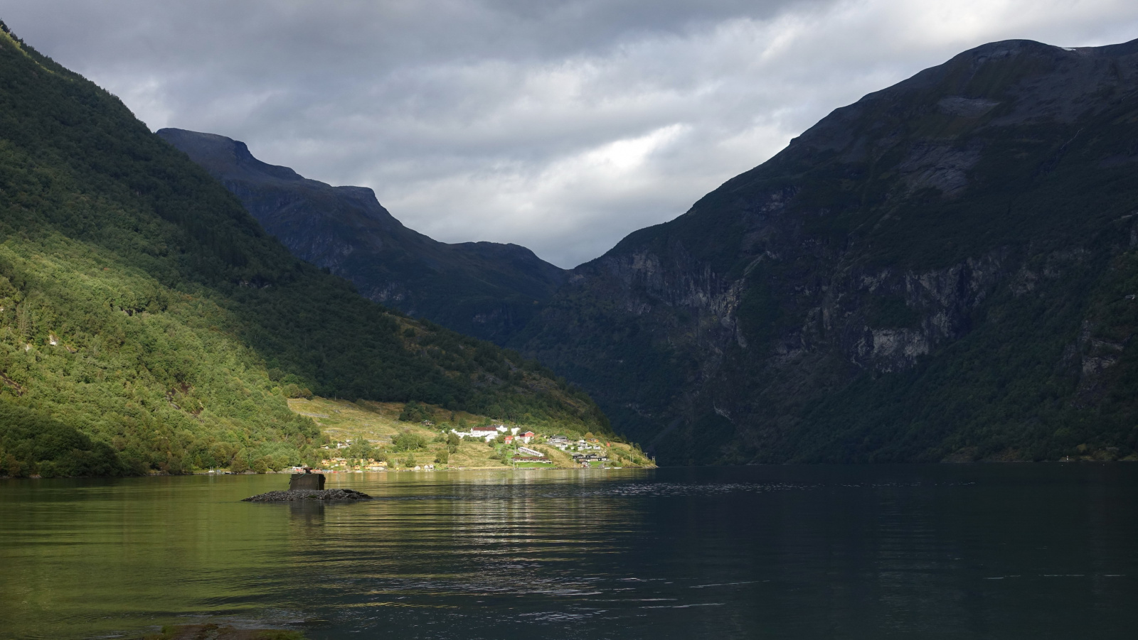 Klicke auf die Grafik für eine vergrößerte Ansicht

Name: 2025 Norge 0867.jpg
Ansichten: 113
Größe: 450,0 KB
ID: 3362611