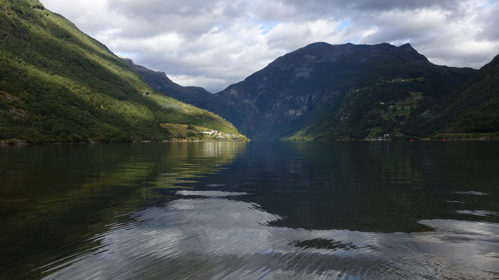 Klicke auf die Grafik für eine vergrößerte Ansicht

Name: 2025 Norge 0868.jpg
Ansichten: 113
Größe: 494,8 KB
ID: 3362612