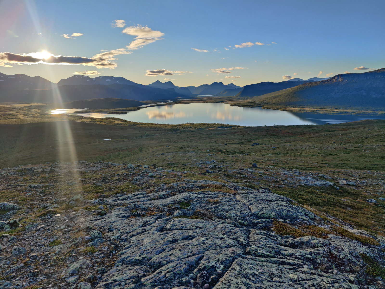 Klicke auf die Grafik für eine vergrößerte Ansicht

Name: Sjaunja_2025_VuolepKaitumjaure.jpg
Ansichten: 58
Größe: 1,01 MB
ID: 3363227