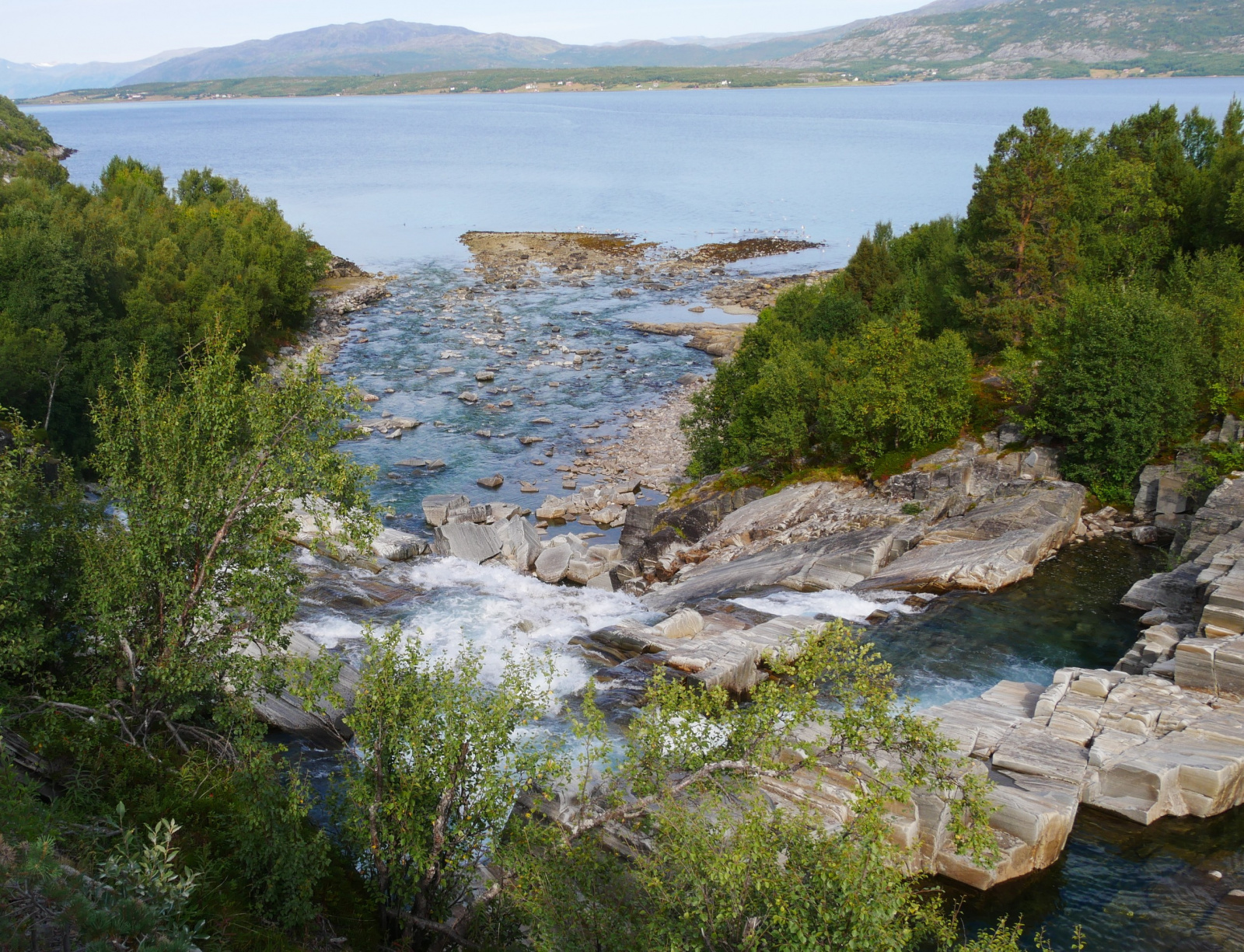 Klicke auf die Grafik für eine vergrößerte Ansicht

Name: p1070496-cut_e3cycm4n_1.jpg
Ansichten: 149
Größe: 1,15 MB
ID: 3364129