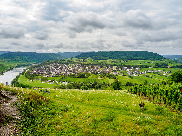 Klicke auf die Grafik für eine vergrößerte Ansicht

Name: Bild-7.jpg
Ansichten: 0
Größe: 967,5 KB
ID: 3365767