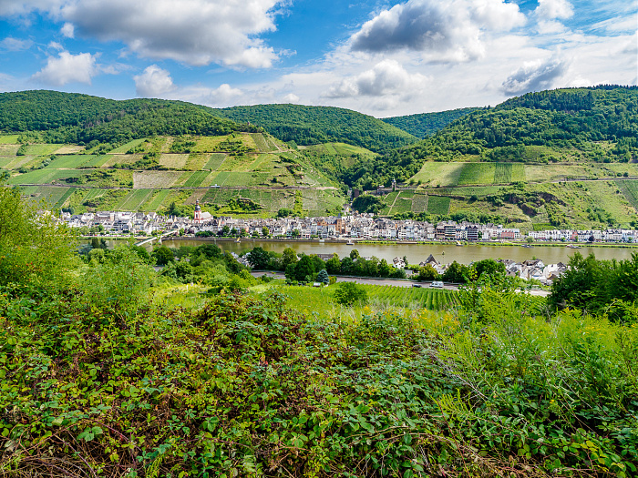 Klicke auf die Grafik für eine vergrößerte Ansicht

Name: Bild-18.jpg
Ansichten: 0
Größe: 1,27 MB
ID: 3365781