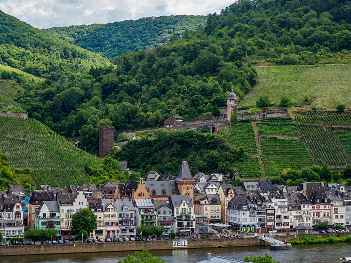 Klicke auf die Grafik für eine vergrößerte Ansicht

Name: Bild-21.jpg
Ansichten: 0
Größe: 1,05 MB
ID: 3365779