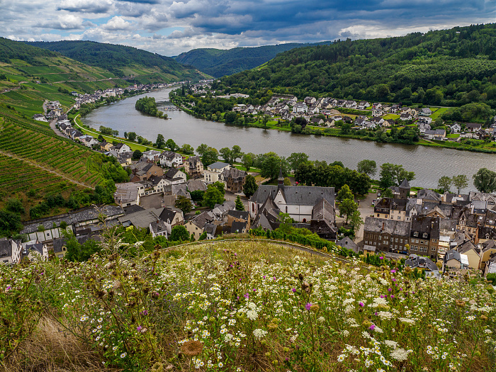 Klicke auf die Grafik für eine vergrößerte Ansicht

Name: Bild-35.jpg
Ansichten: 0
Größe: 1,11 MB
ID: 3365797