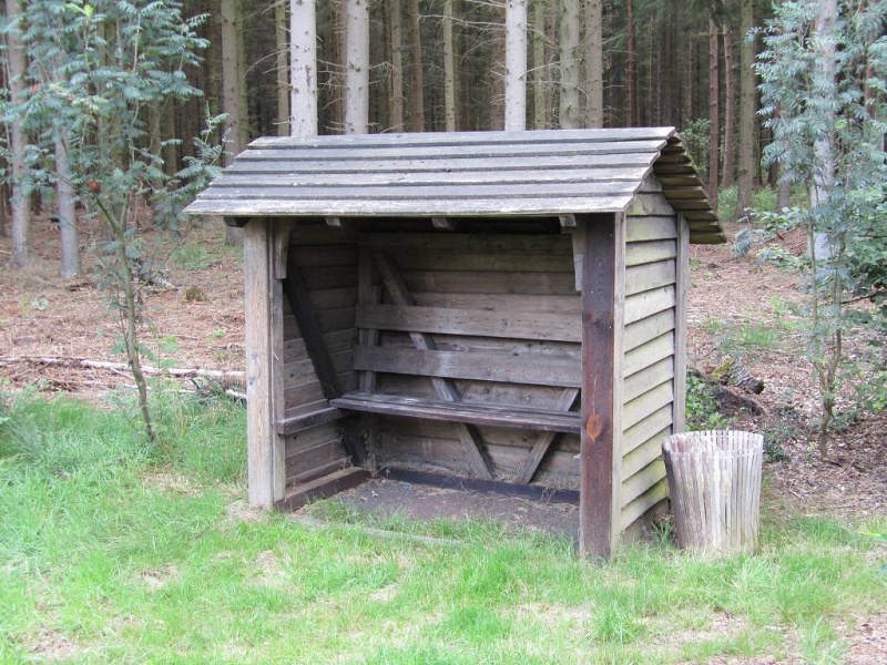Datei:E1 Schutzhuette Heide4.jpg