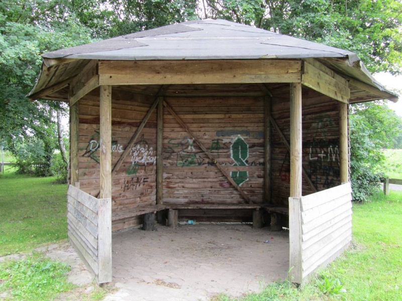 Datei:E1 Schutzhuette Idensen.jpg