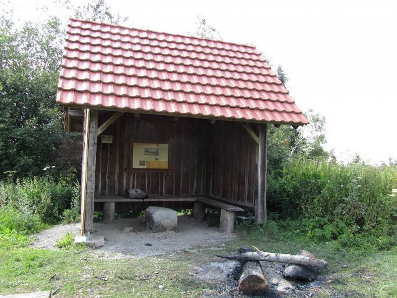 Datei:E1 schutzhuette landschuetzhuette.jpg