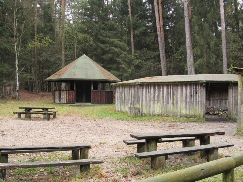 Datei:E1 Schutzhuette Bispingen.jpg